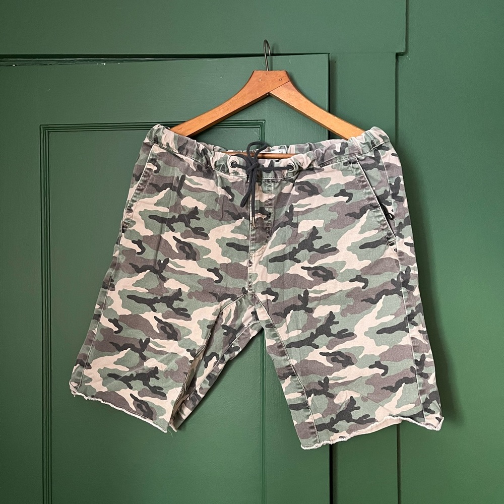 The Rail by Nordstrom Camo Shorts. Medium, draw string.